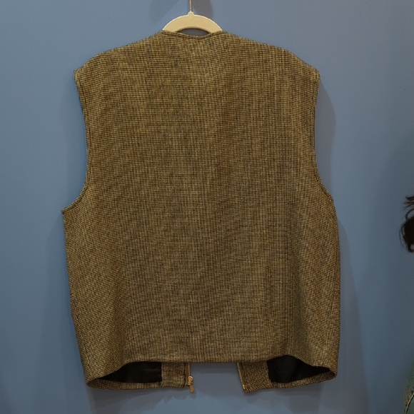 Gray Sleeveless Vest - Picture 3 of 4